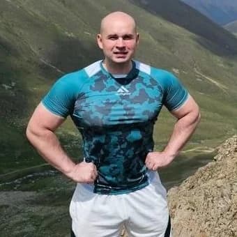 
Фитнес-тренер Денис Черногузов
